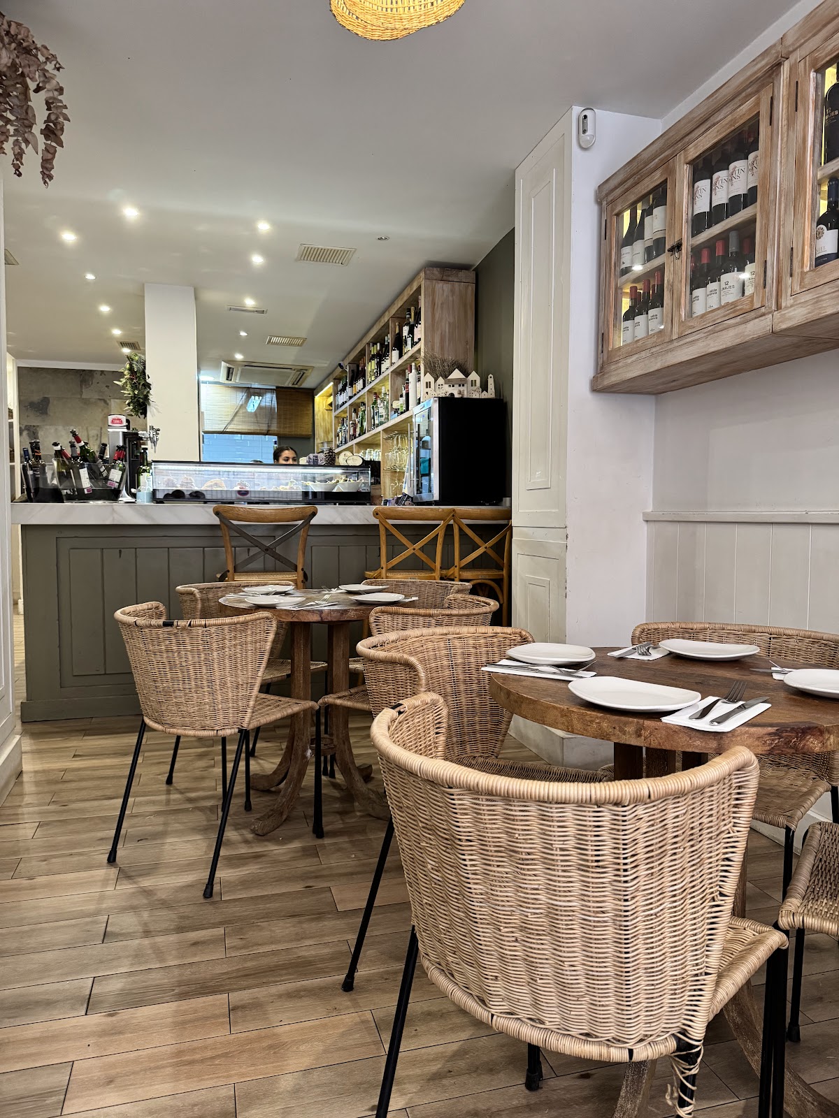 Illari Vinos y Tapas