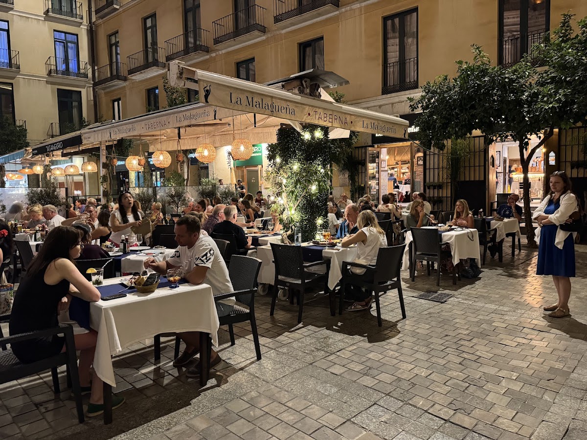 Illari Vinos y Tapas - Foto 2