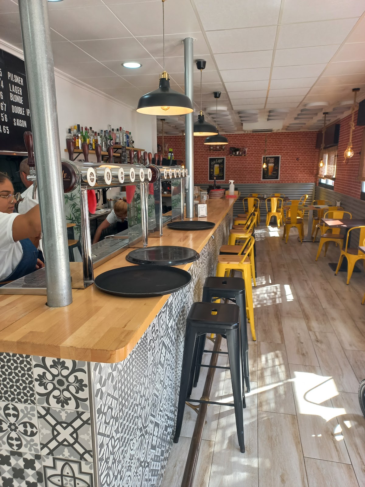 Gastrobar La Fábrica Brewpub - Foto 5