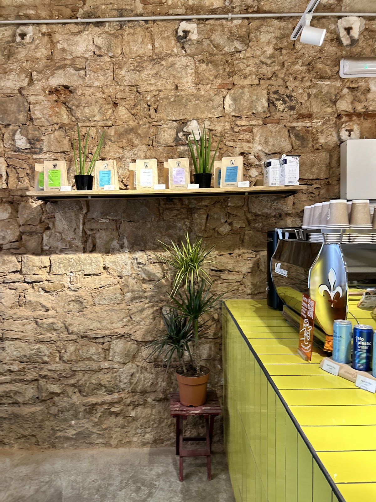 Syra Coffee - Born - Foto 4