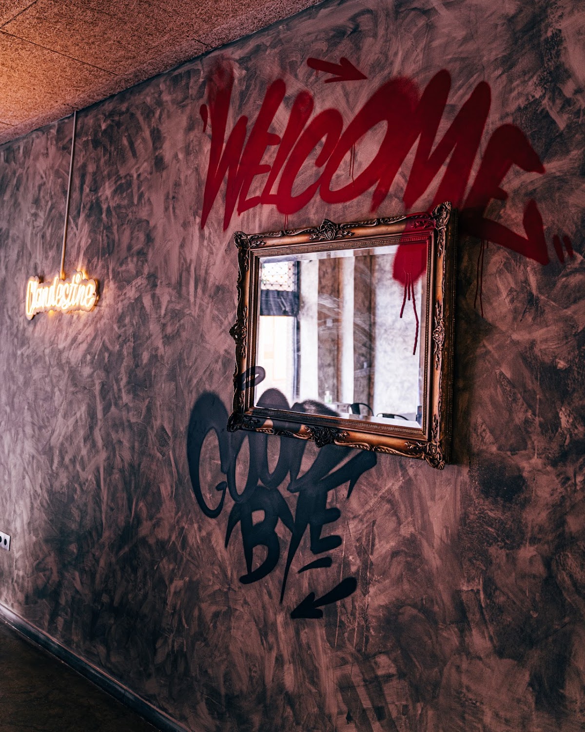 CLANDESTINE URBAN BAR