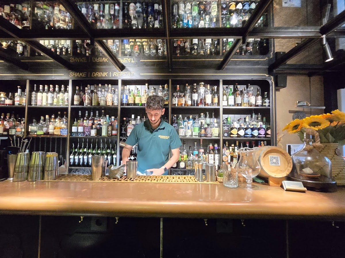 Hemingway Gin & Cocktail Bar - Foto 4