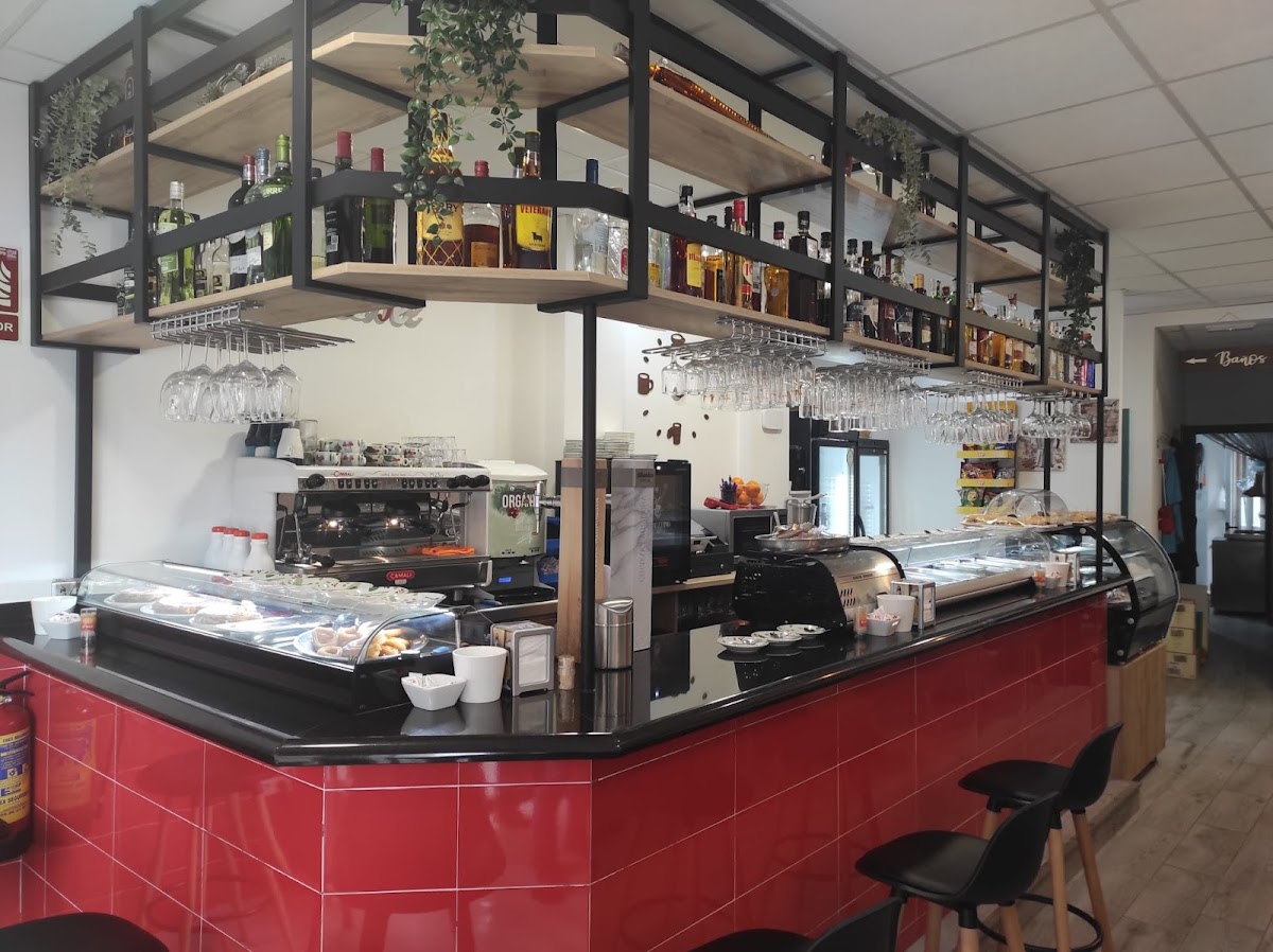 Cafetería-Bar El Descanso - Foto 3