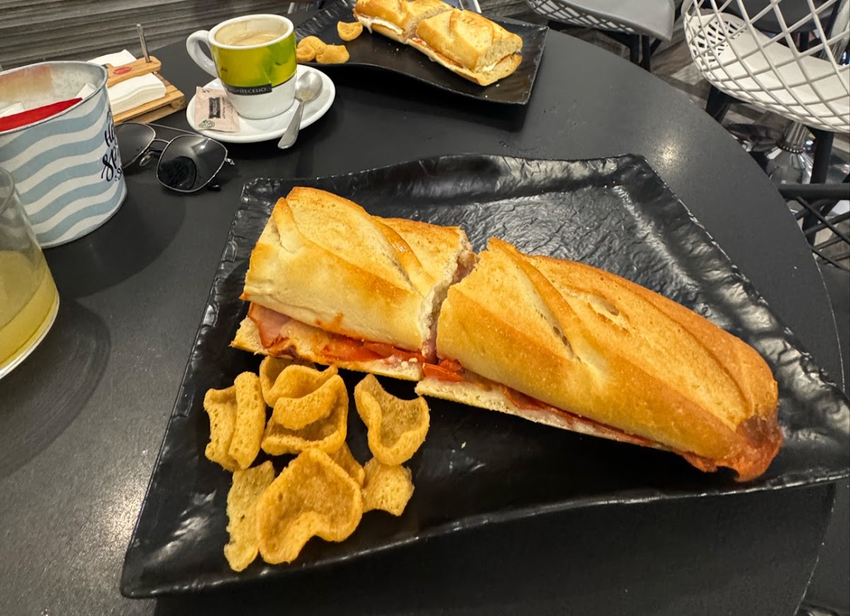 Cafetería y Bocatería L' Ana - Foto 2