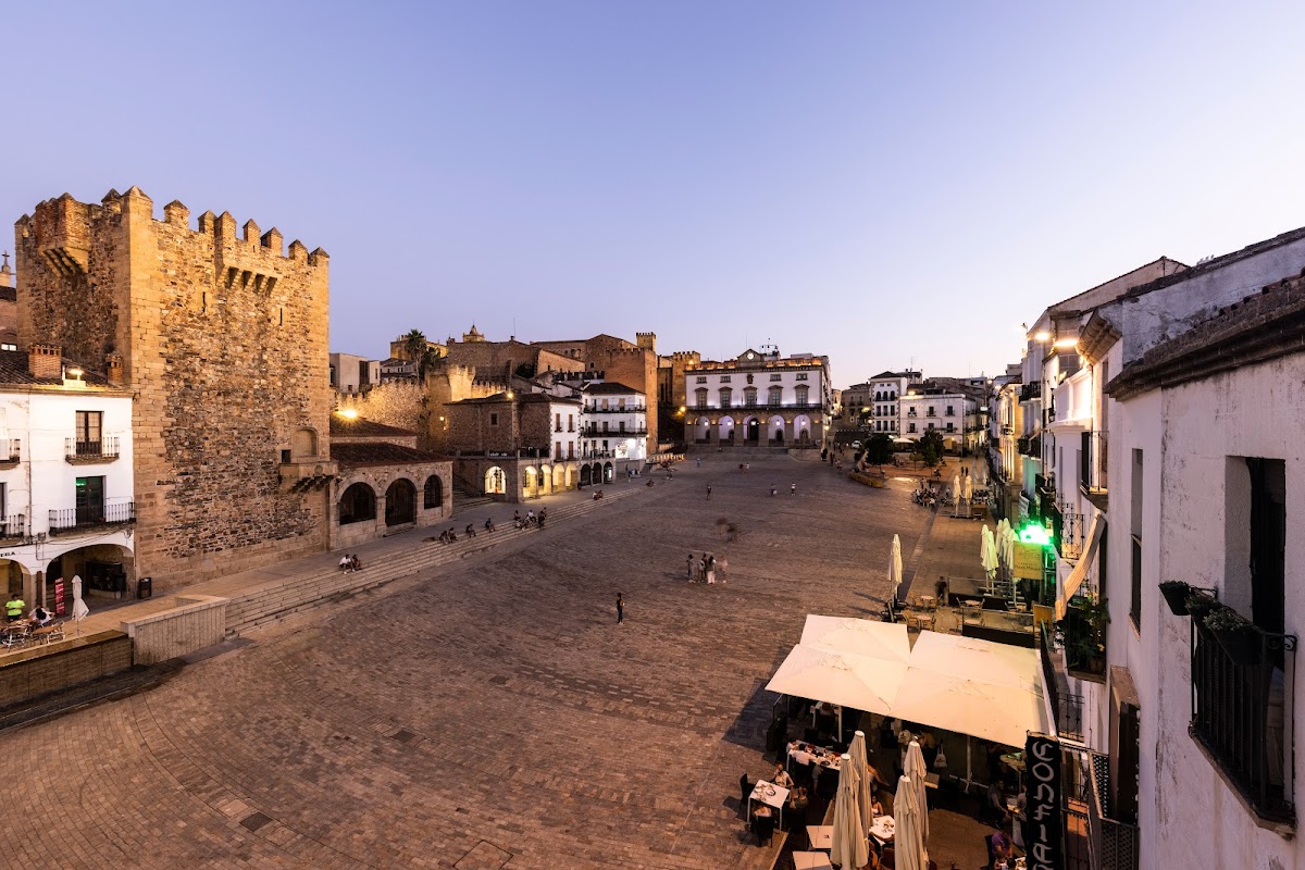 Apartamentos El Patio Plaza Mayor Cáceres - Foto 1