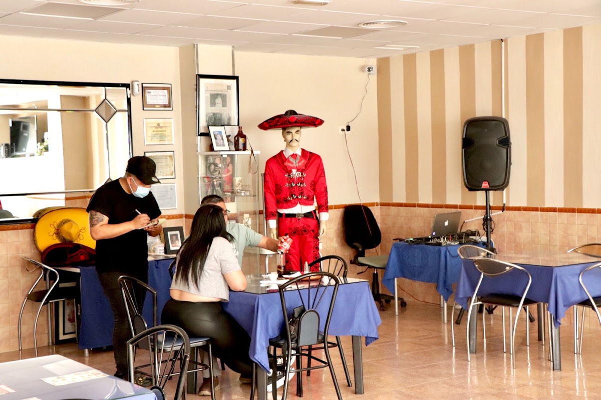 La Hora sabrosa de El Mariachi solitario - Foto 1