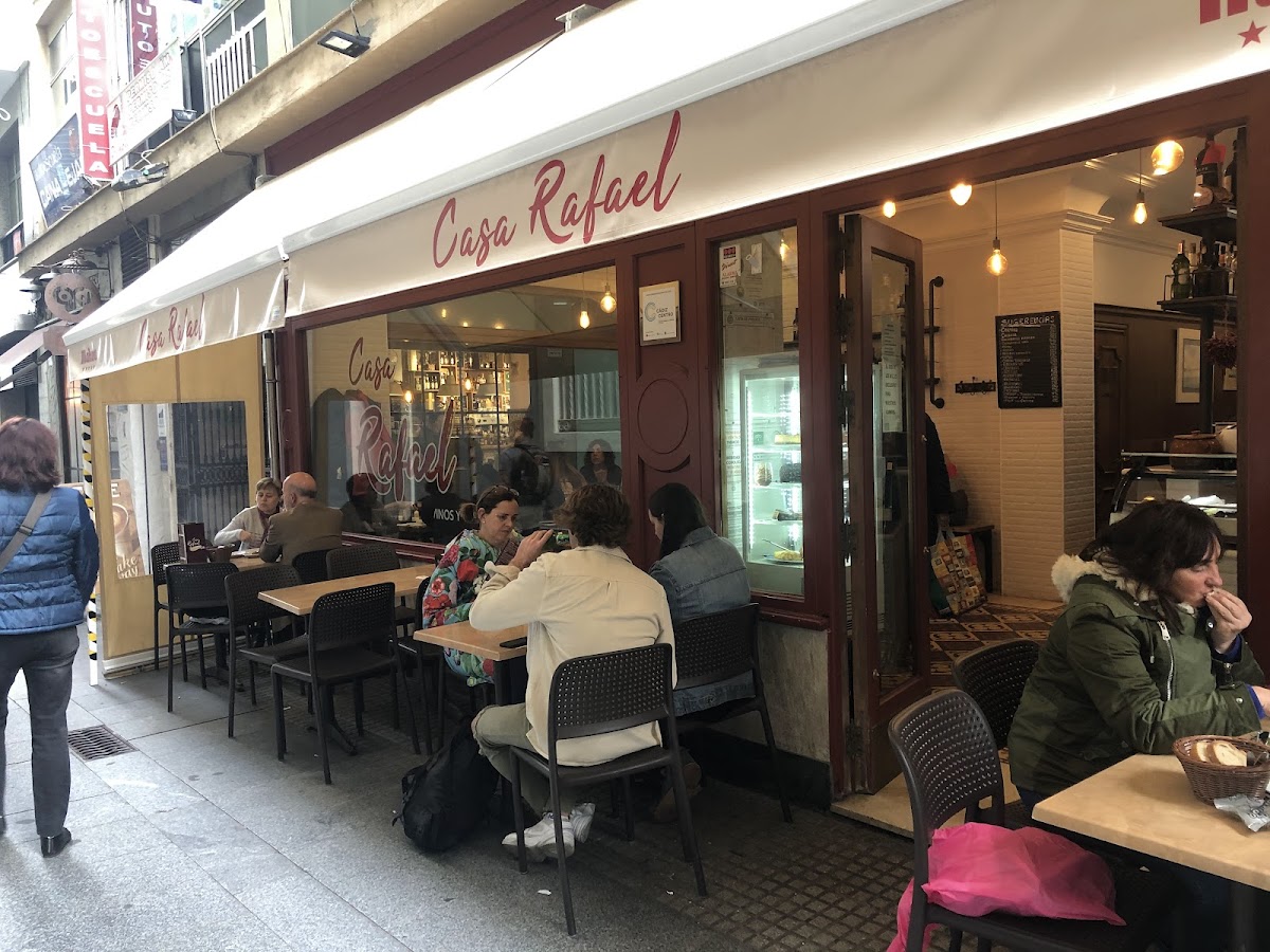 Casa Rafael vinos y tapas