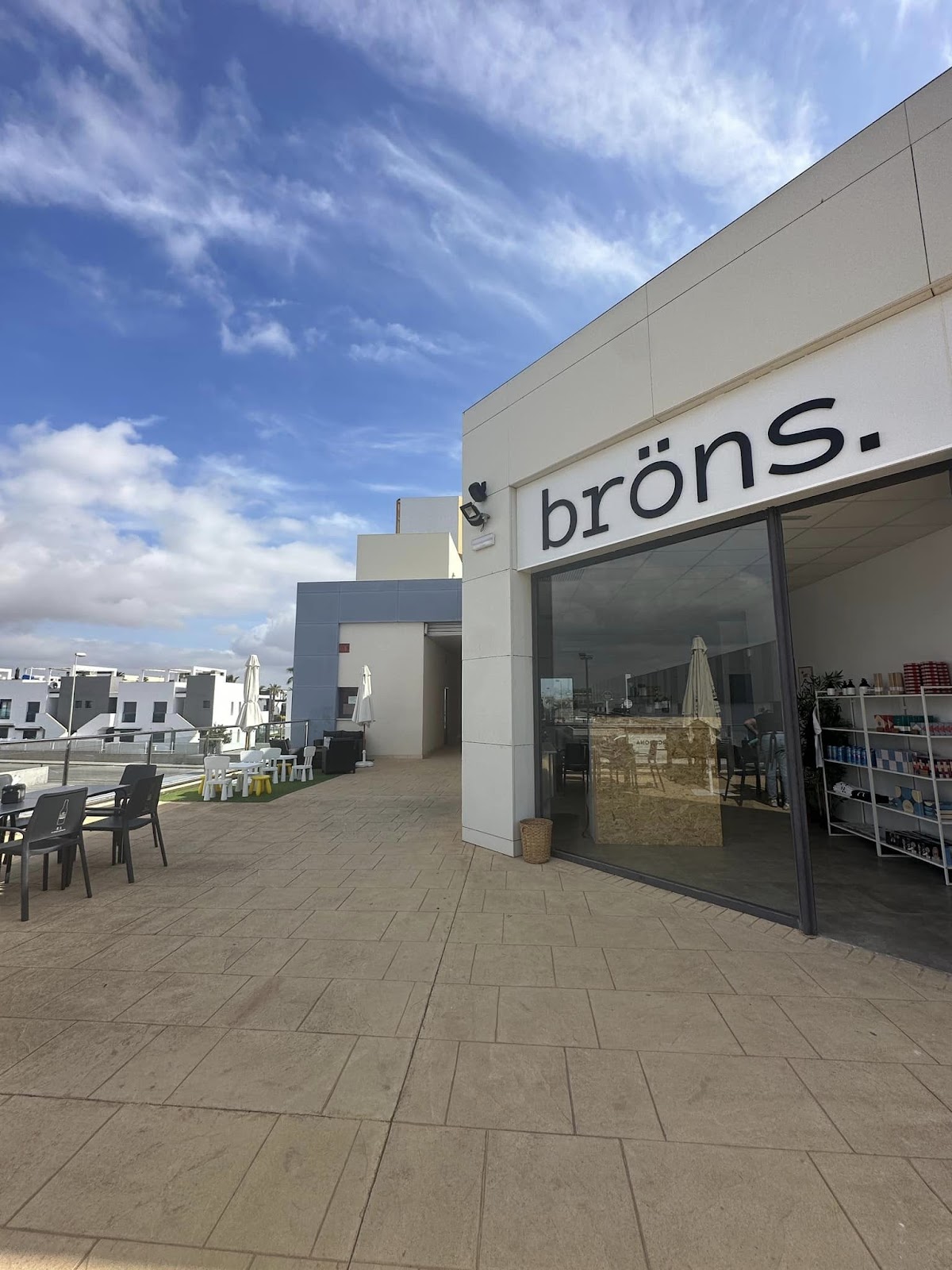 bröns. Breakfast & Lunch