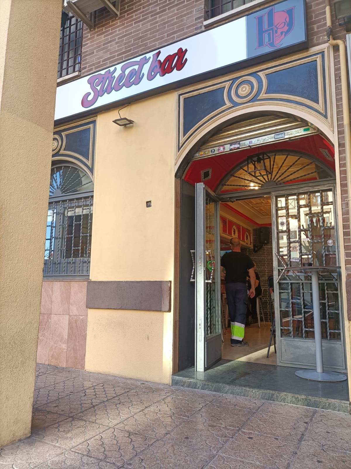 H&J Street Bar