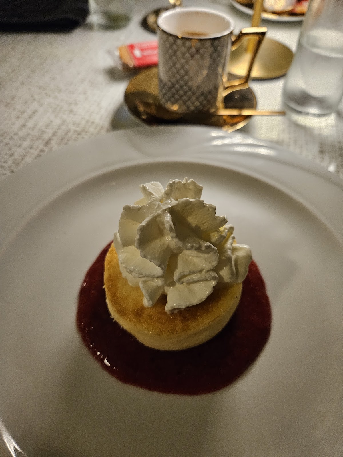 Amigos Bar and Bistro - Foto 4