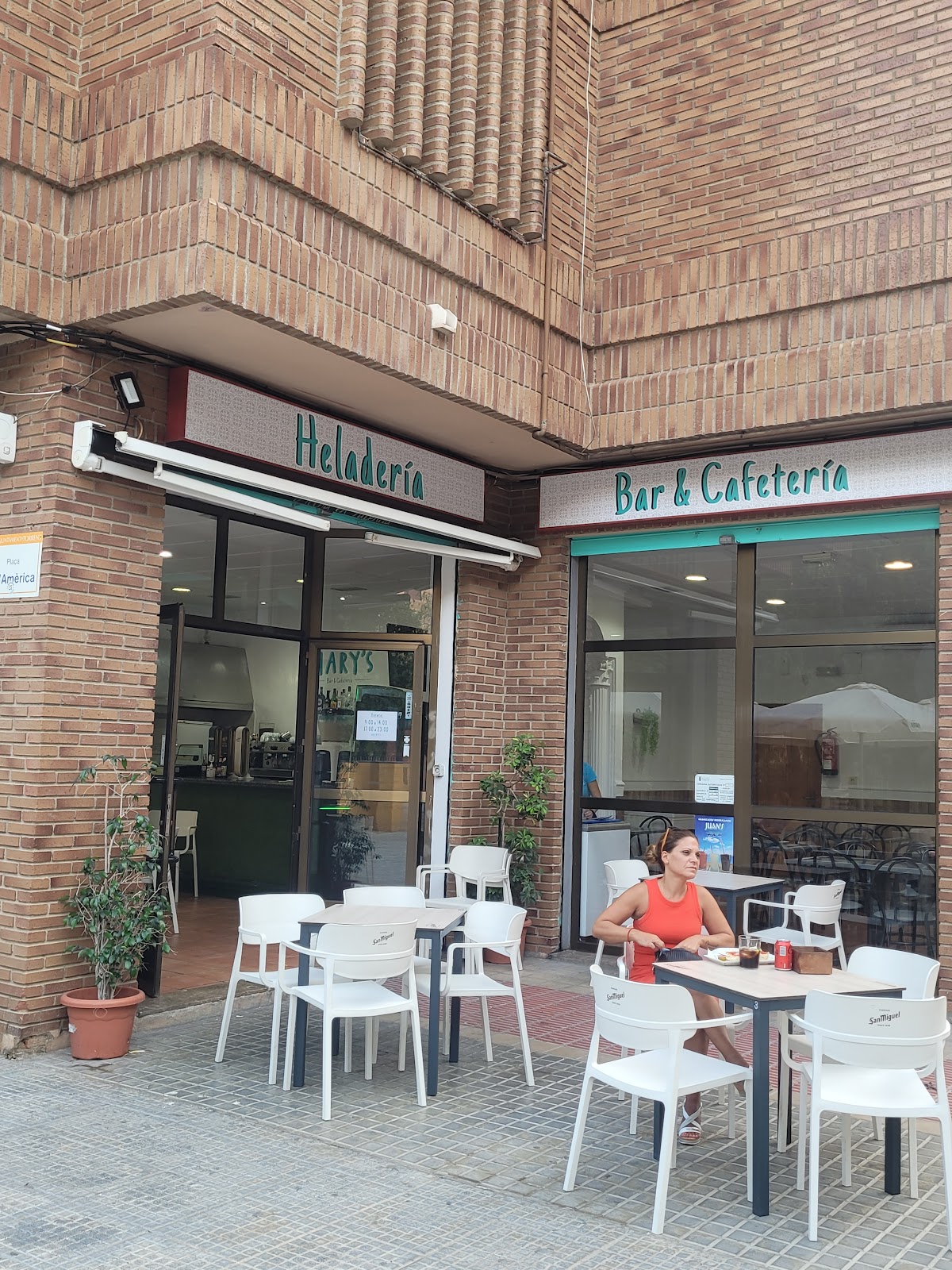 Mary's Bar & Cafetería - Foto 1