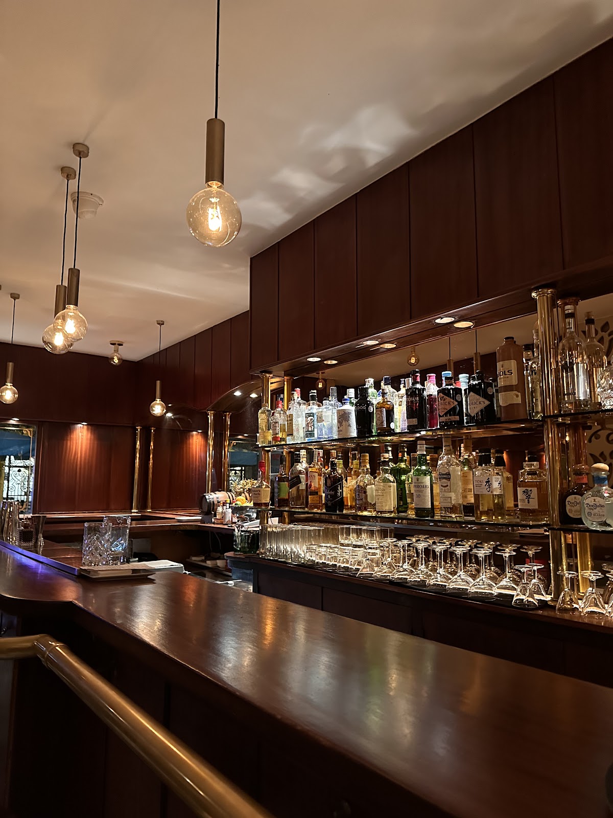 COBBLER COCKTAIL BAR