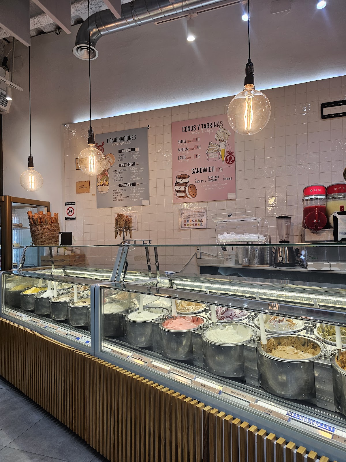 LA BELLA MERI, Heladería y cafetería - Foto 2