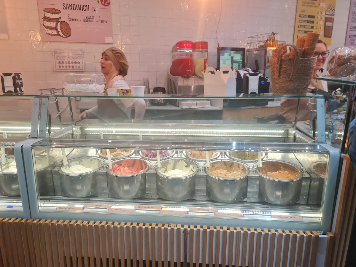 LA BELLA MERI, Heladería y cafetería - Foto 5