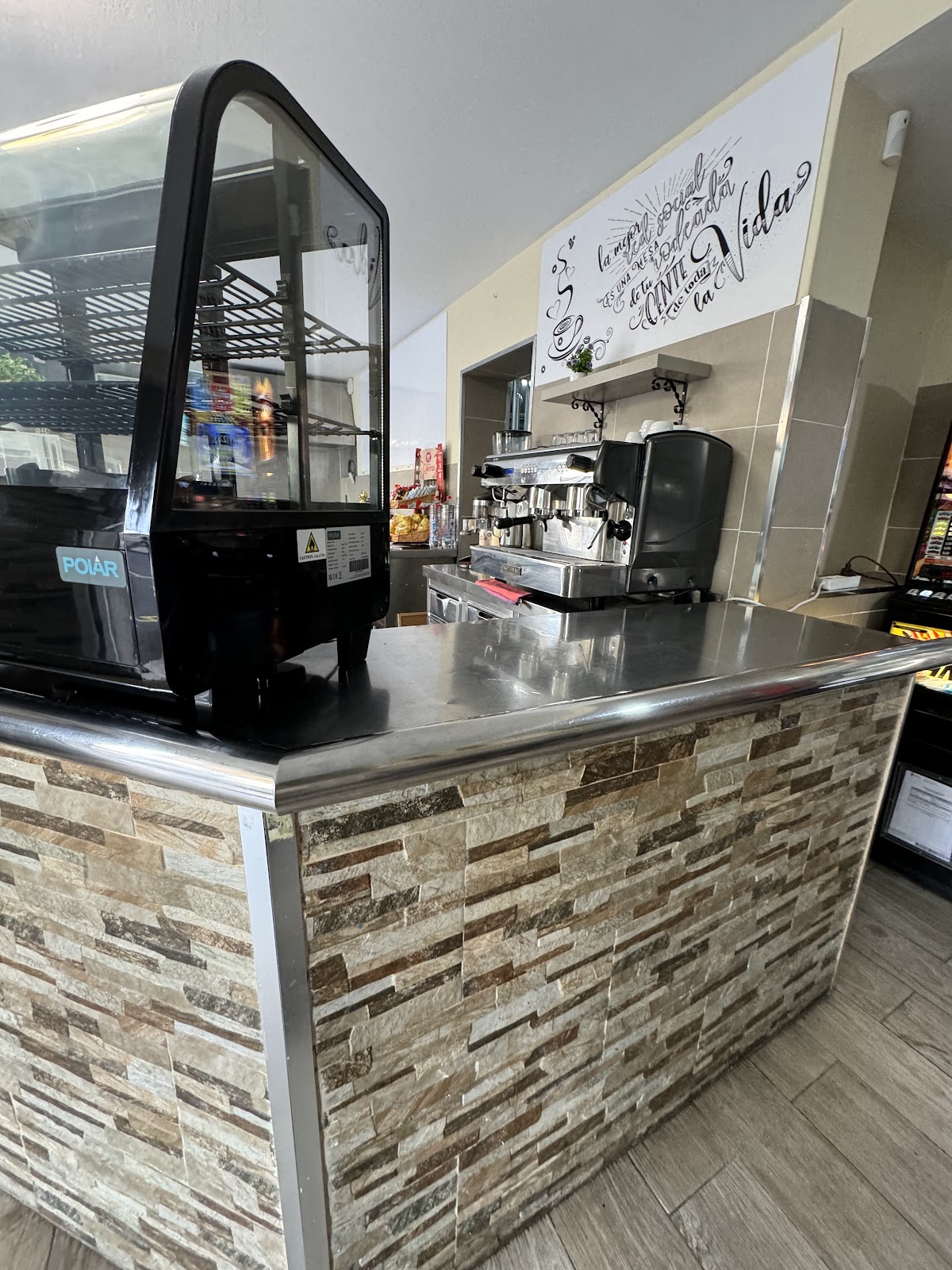 Cafetería- Hamburguesería La Piraña