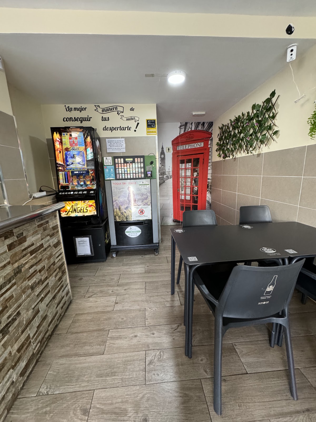 Cafetería- Hamburguesería La Piraña - Foto 2