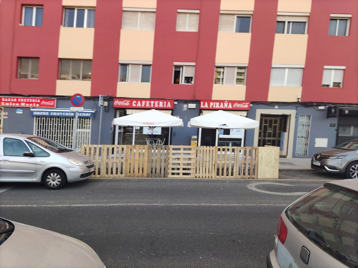 Cafetería- Hamburguesería La Piraña - Foto 3