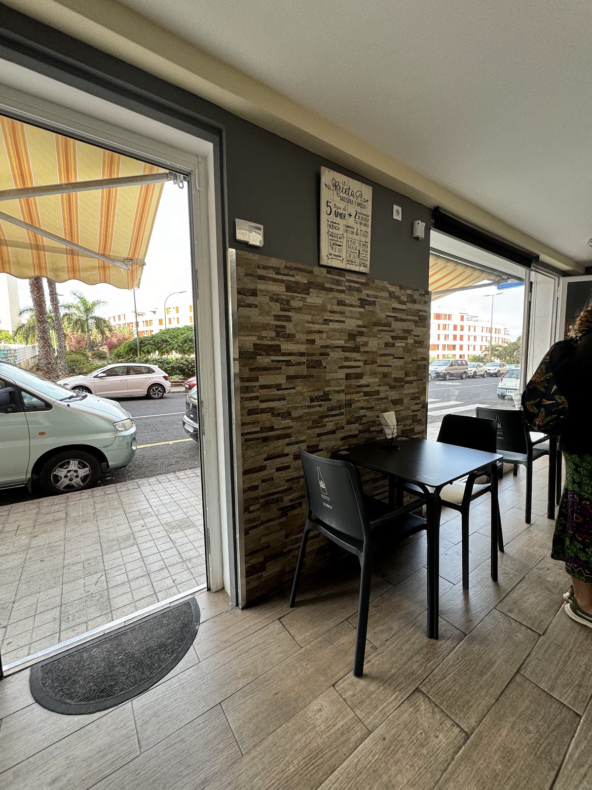 Cafetería- Hamburguesería La Piraña - Foto 4