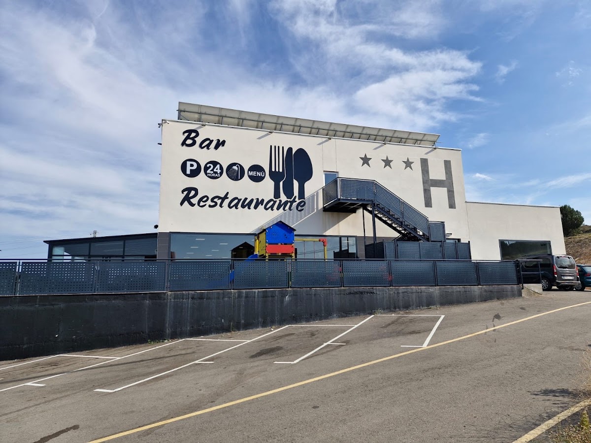 HOTEL RESTAURANTE JAVALAMBRE - BOCADILLOS Y PLATOS COMBINADOS - Foto 1