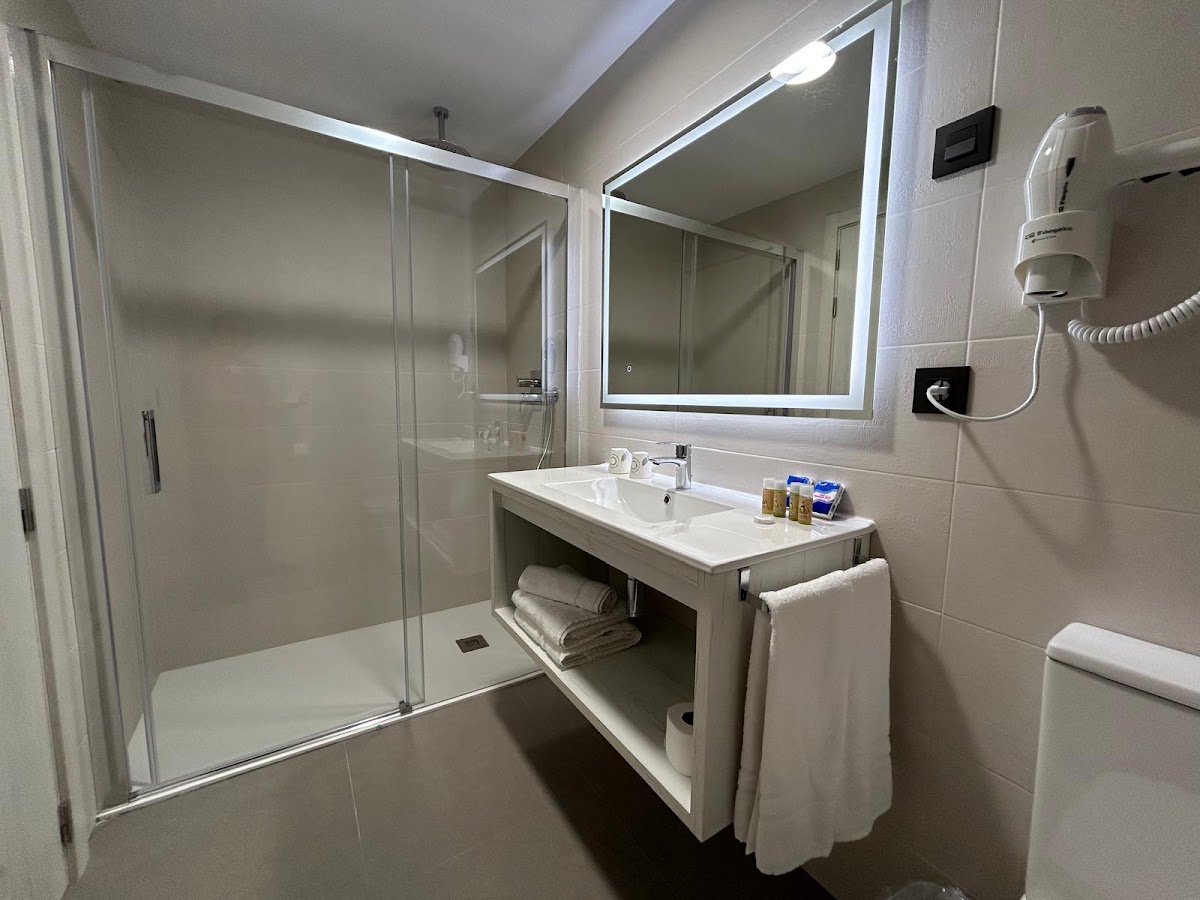 HOTEL RESTAURANTE JAVALAMBRE - BOCADILLOS Y PLATOS COMBINADOS - Foto 3