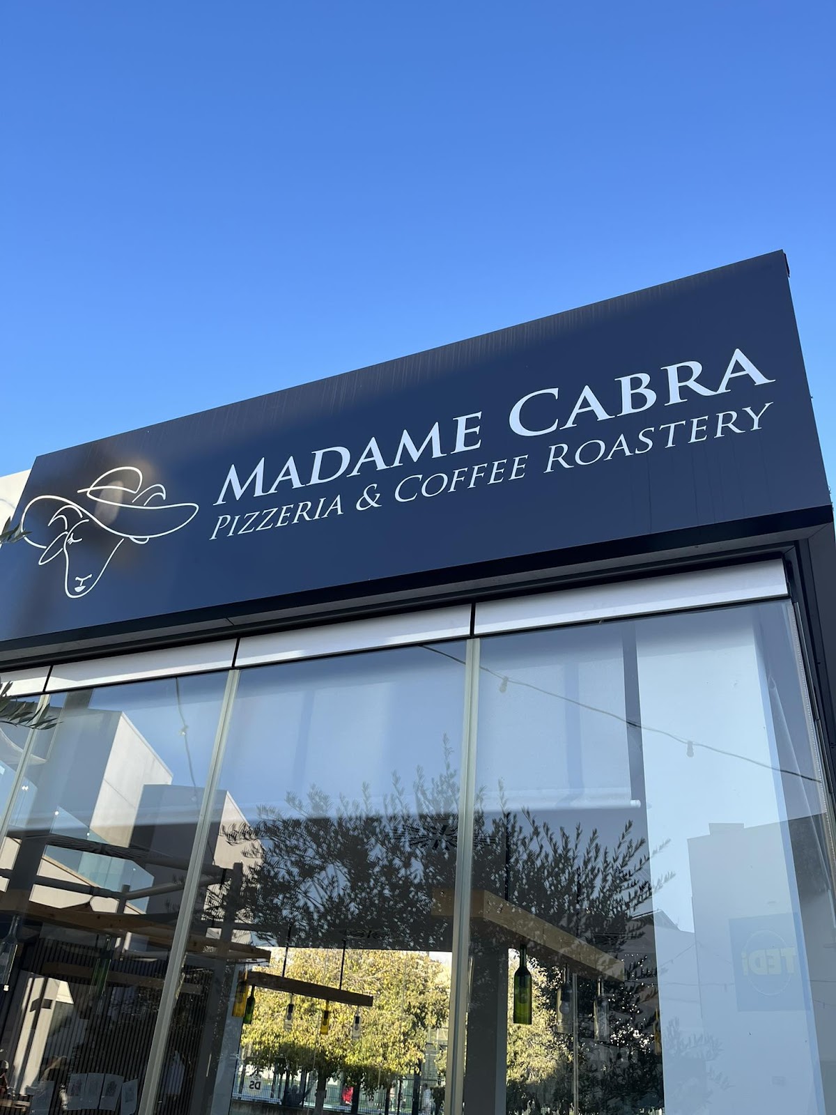 Madame Cabra Pizzería & Coffee Roastery - Foto 1