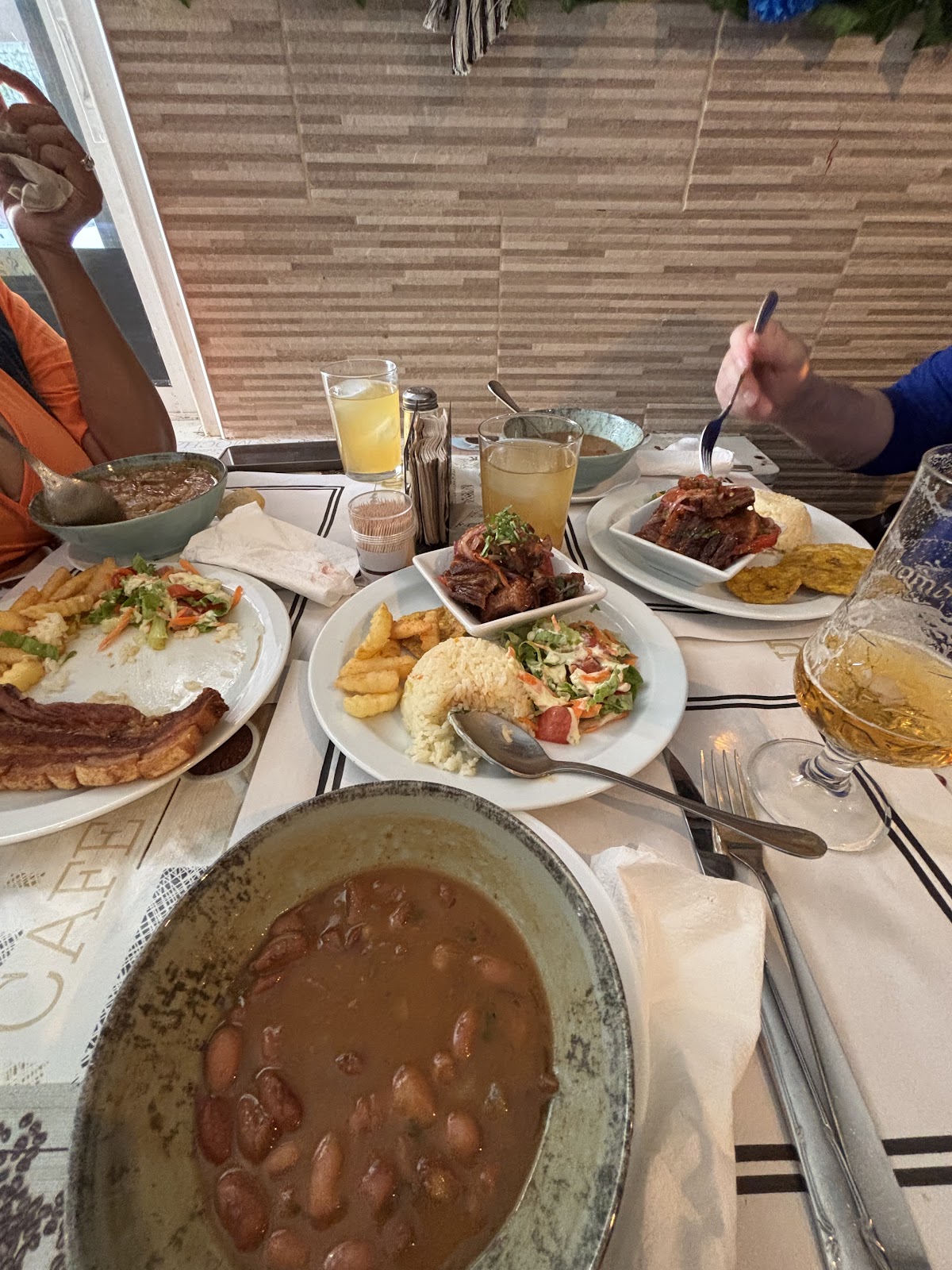 Restaurante Sabores Latinos - Foto 3