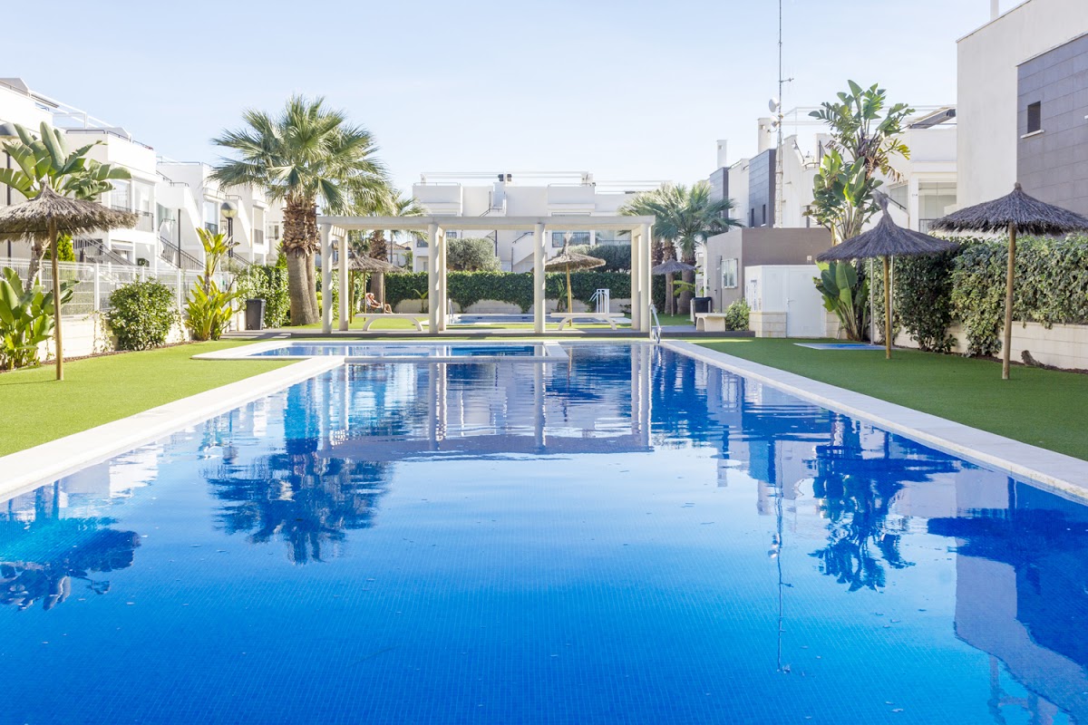 Pink Flamingo Homes Agencia Inmobiliaria en Torrevieja - Foto 1