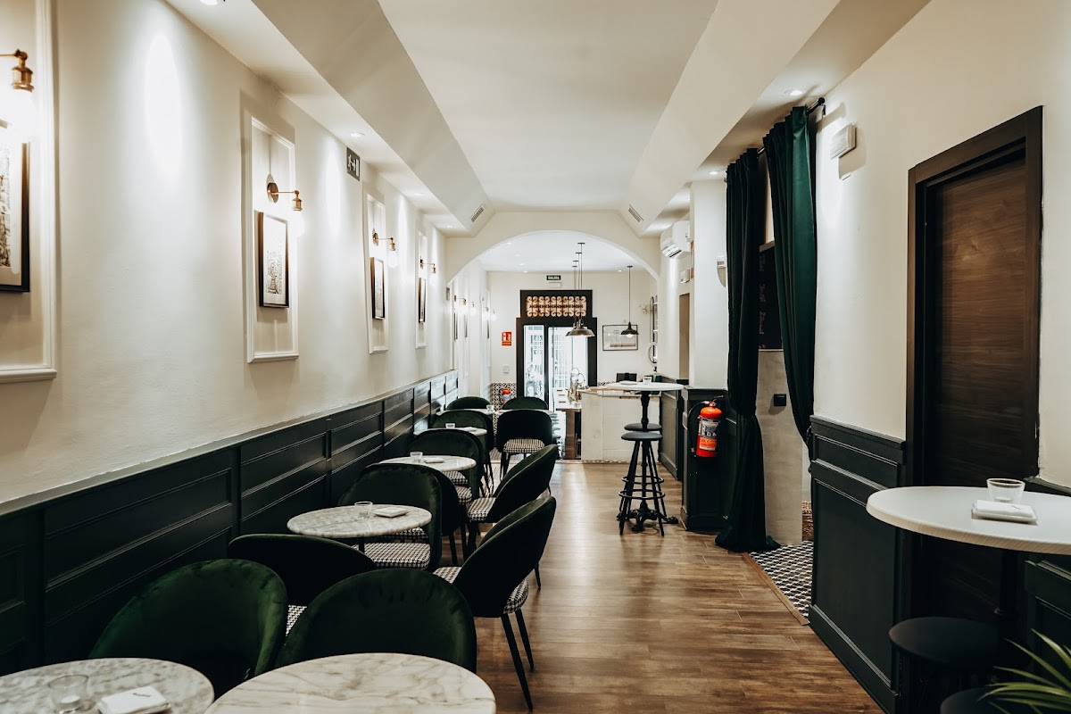 Momus Bar