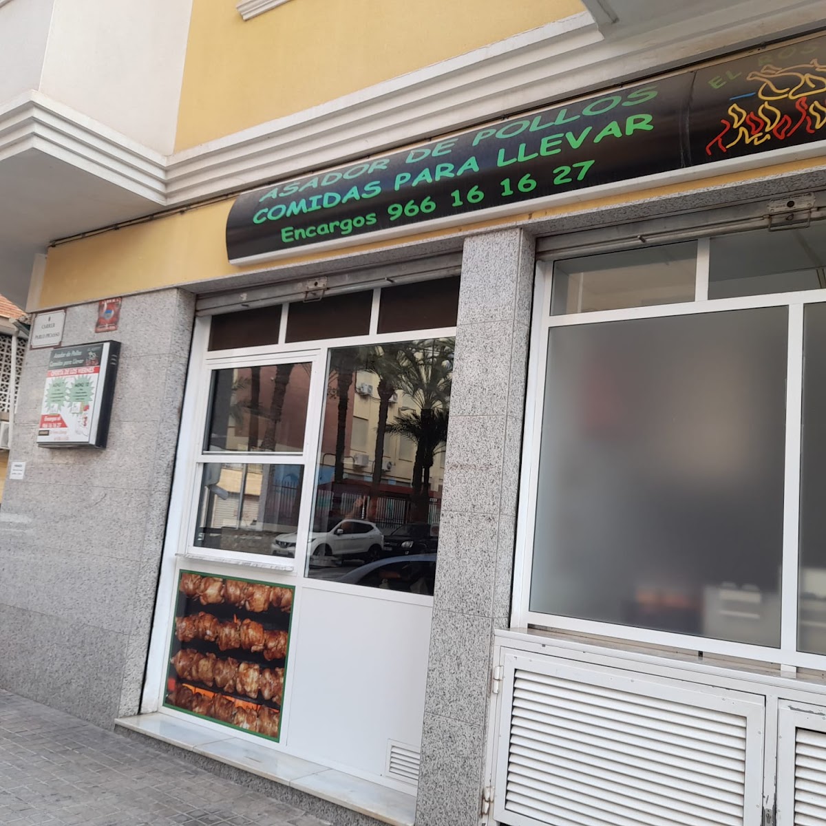 El Rostit, Asador de pollos Y Comidas Para Llevar - Foto 4