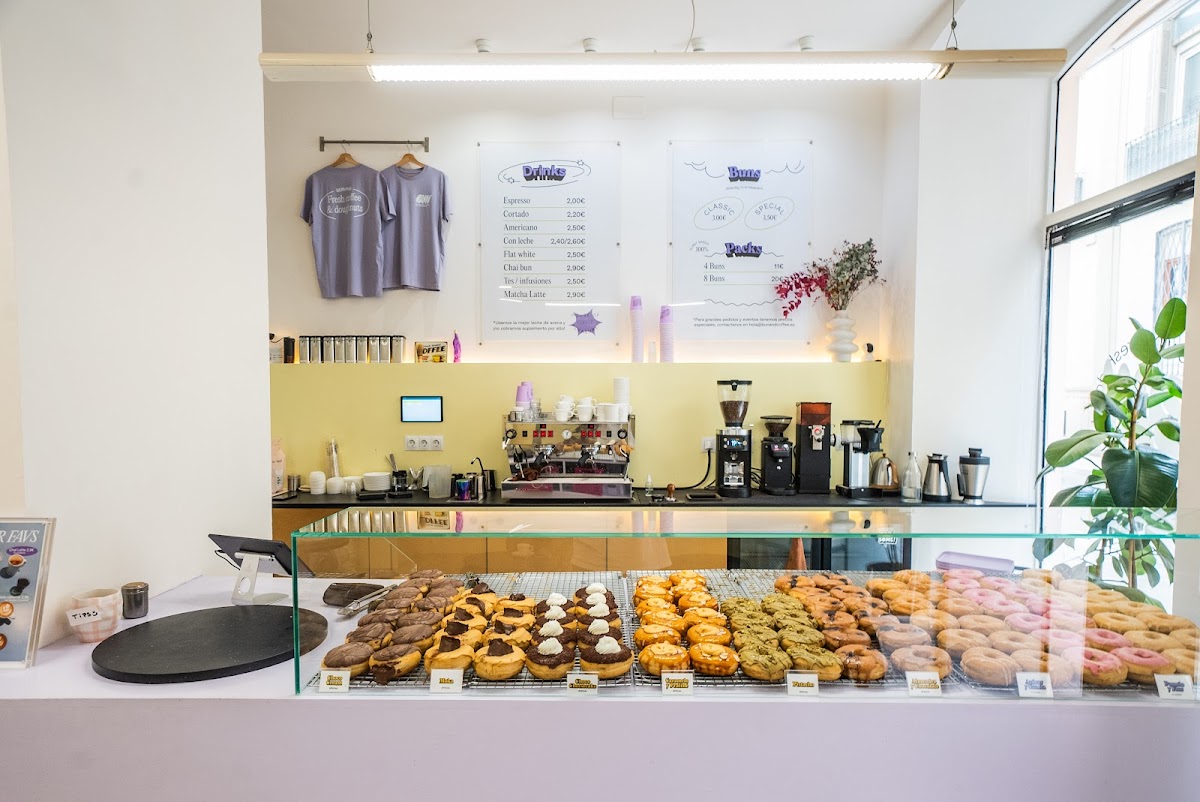 Specialty Coffee & Fresh Doughnuts | Bun and Coffee - Foto 1