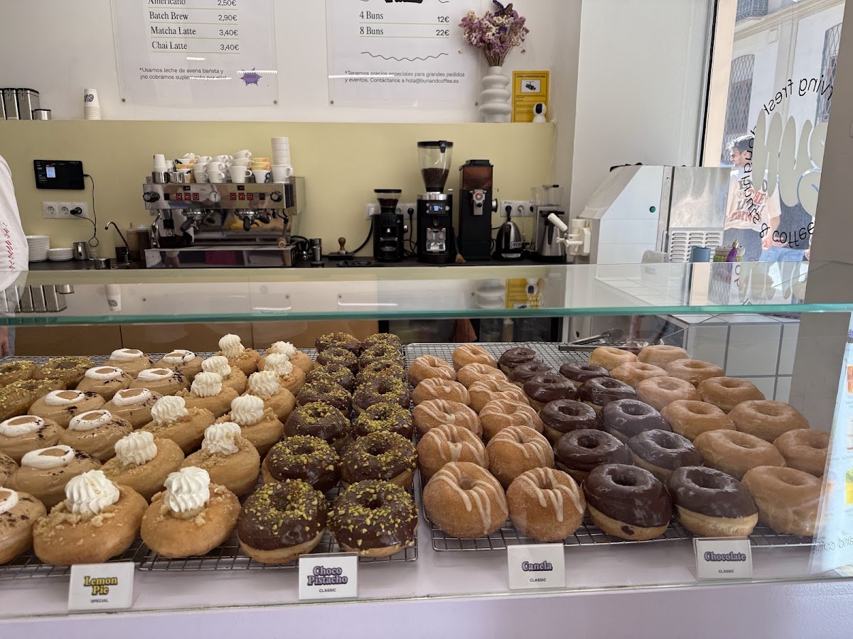 Specialty Coffee & Fresh Doughnuts | Bun and Coffee - Foto 2