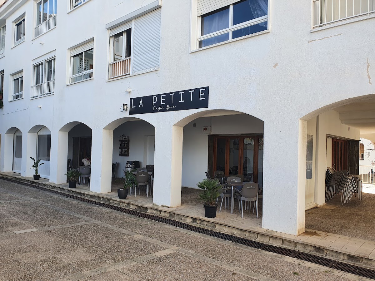 La Petite Café Bar - Foto 4