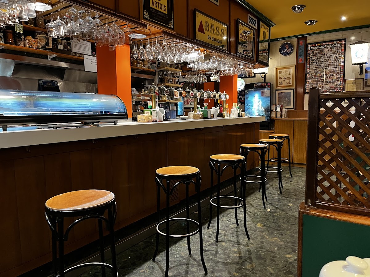 Cervecería La Cigüeña - Foto 1