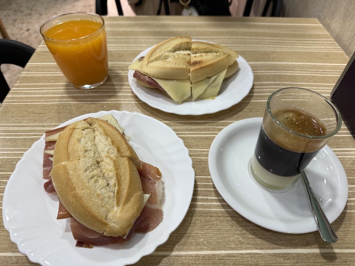 Cafetería El Rincón de Morda - Foto 4