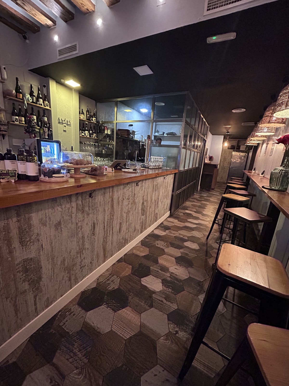Rustico Madrid - Bar de vinos, café de especialidad y focacceria