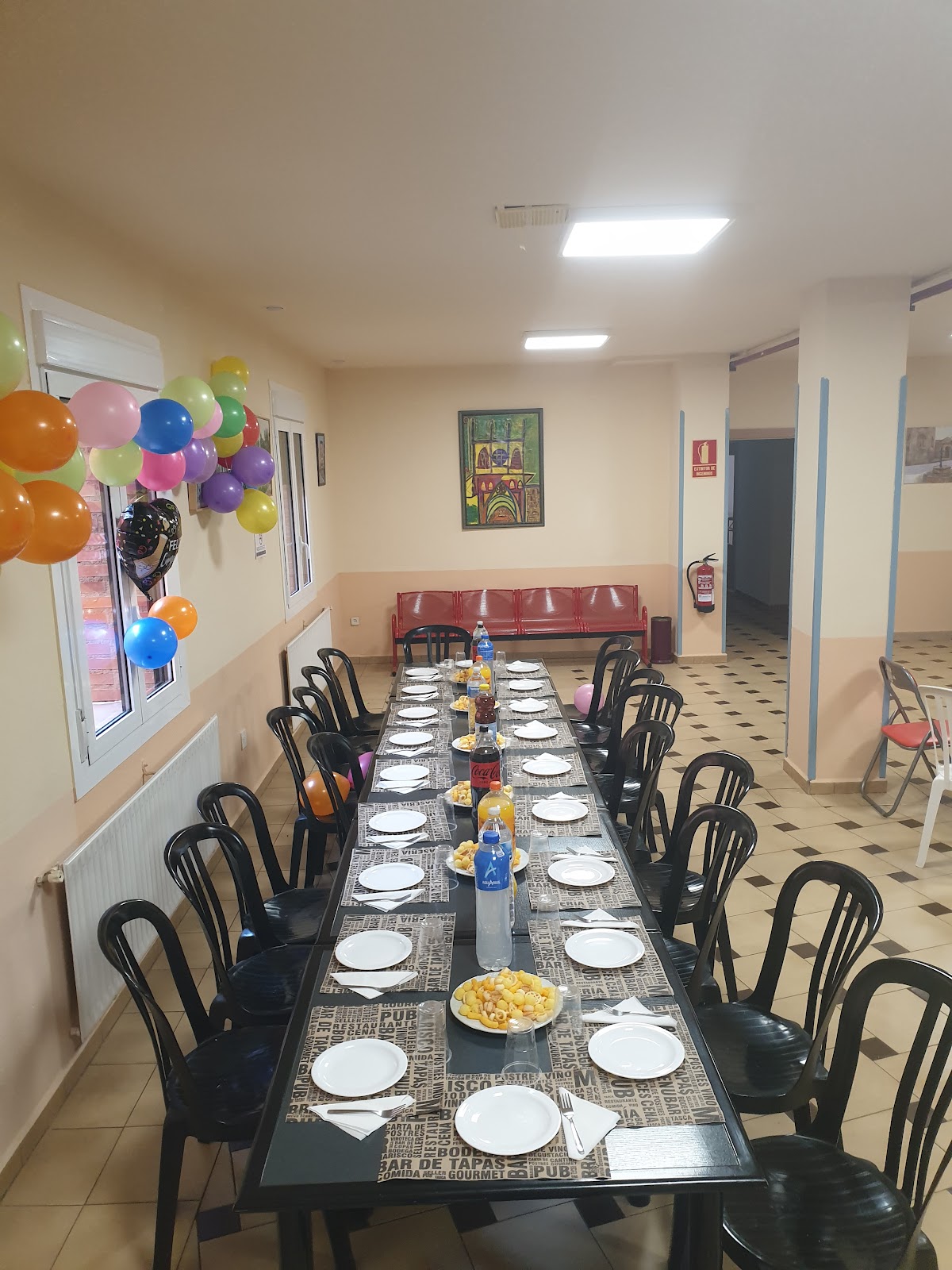 Cafetería Colegio Mayor Ramón Acin - Foto 1