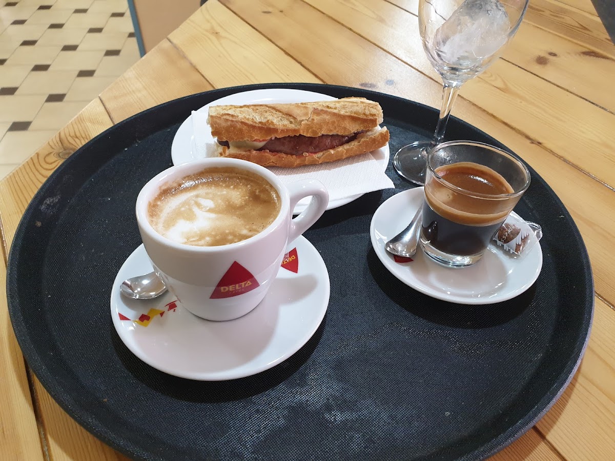 Cafetería Colegio Mayor Ramón Acin - Foto 3