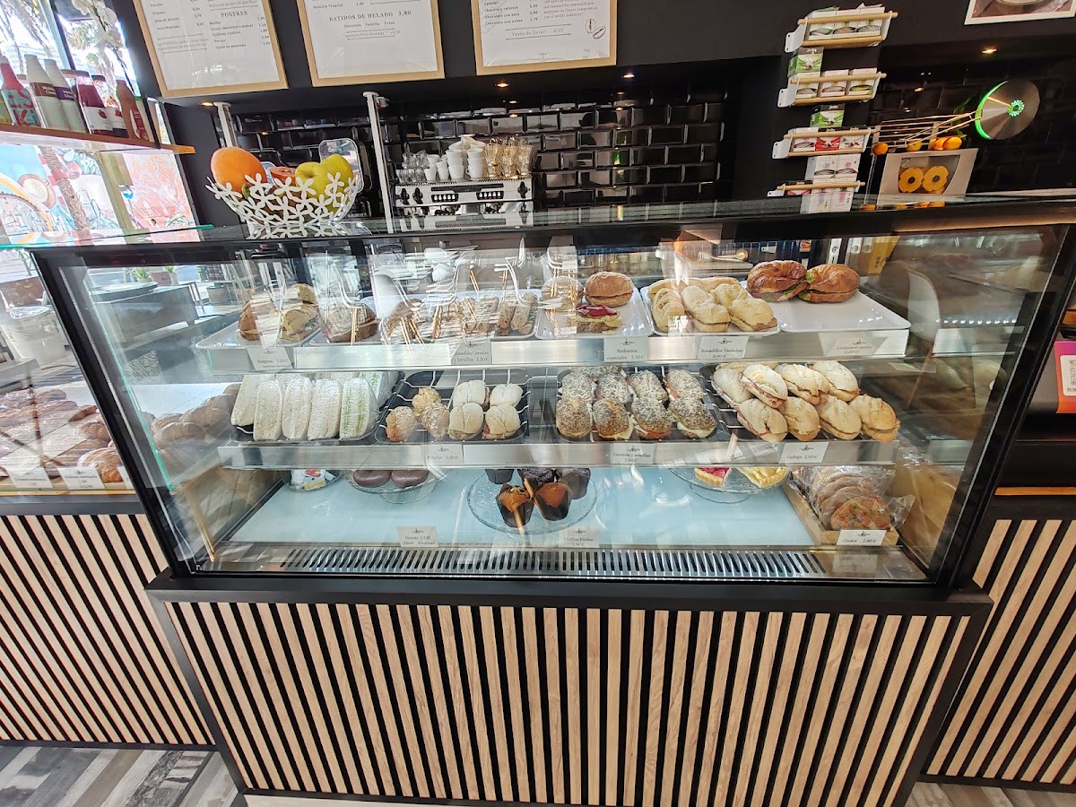 Reina Cafetería - Foto 4