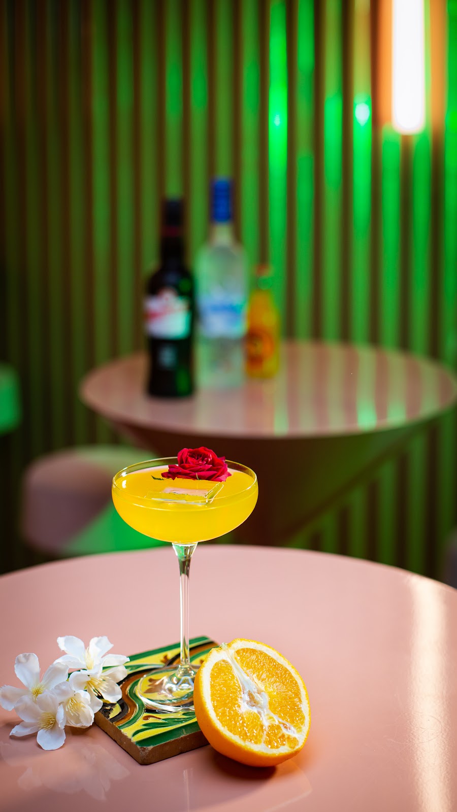 Naked and Famous Cocktail Bar - Foto 2