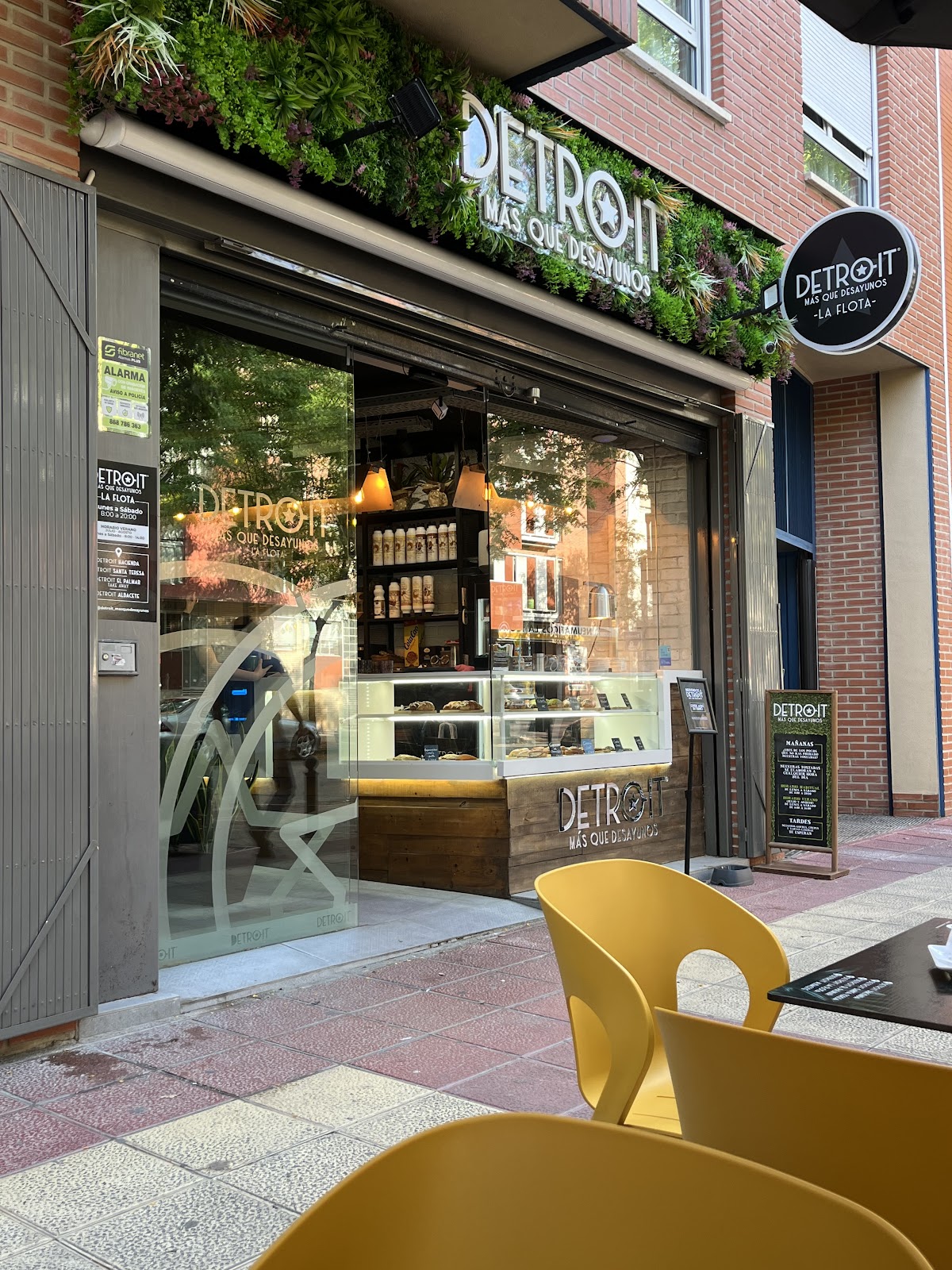 Detroit La Flota “Más Que Desayunos”