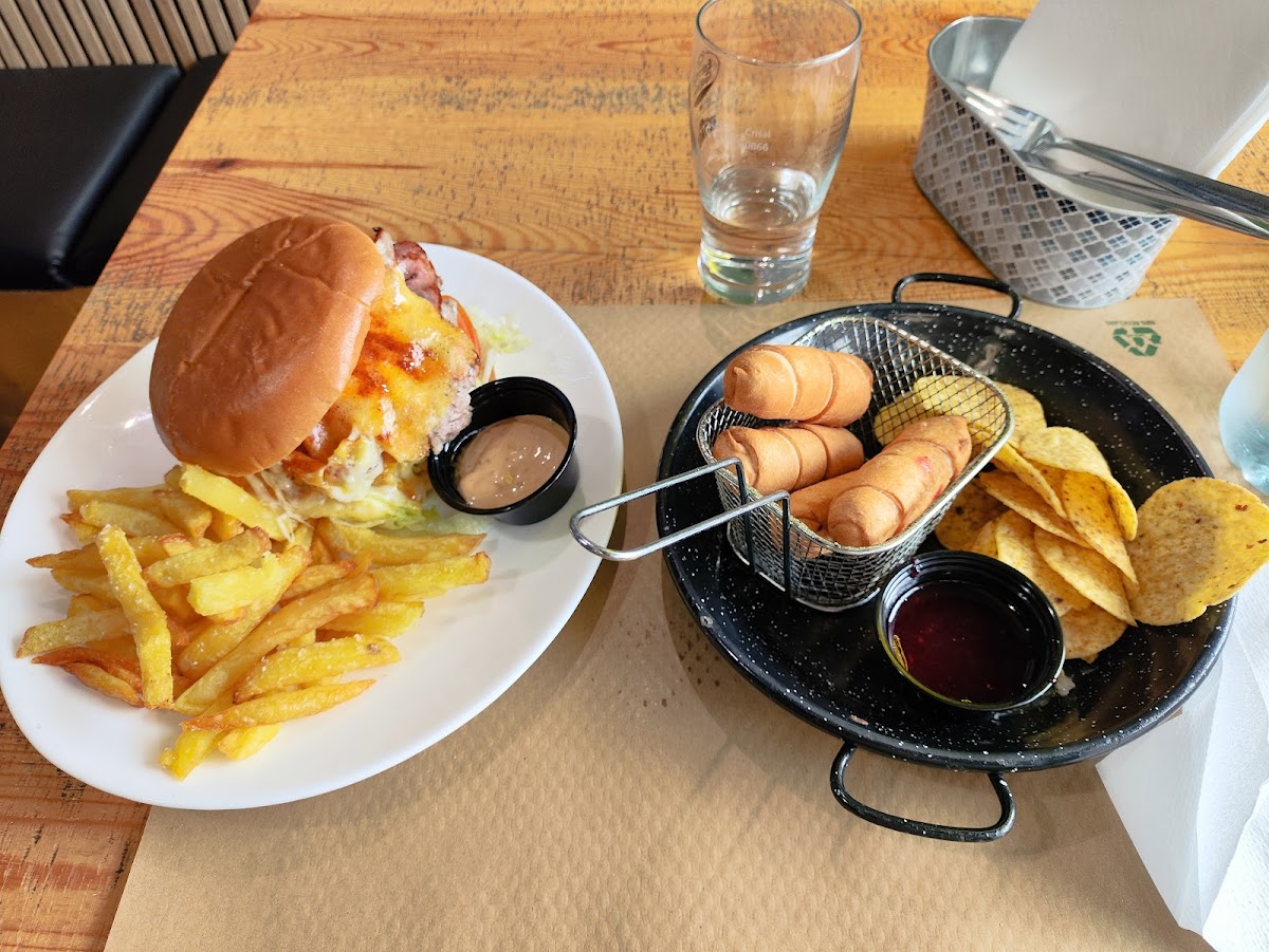 Hamburguesería Cronicass - Foto 4