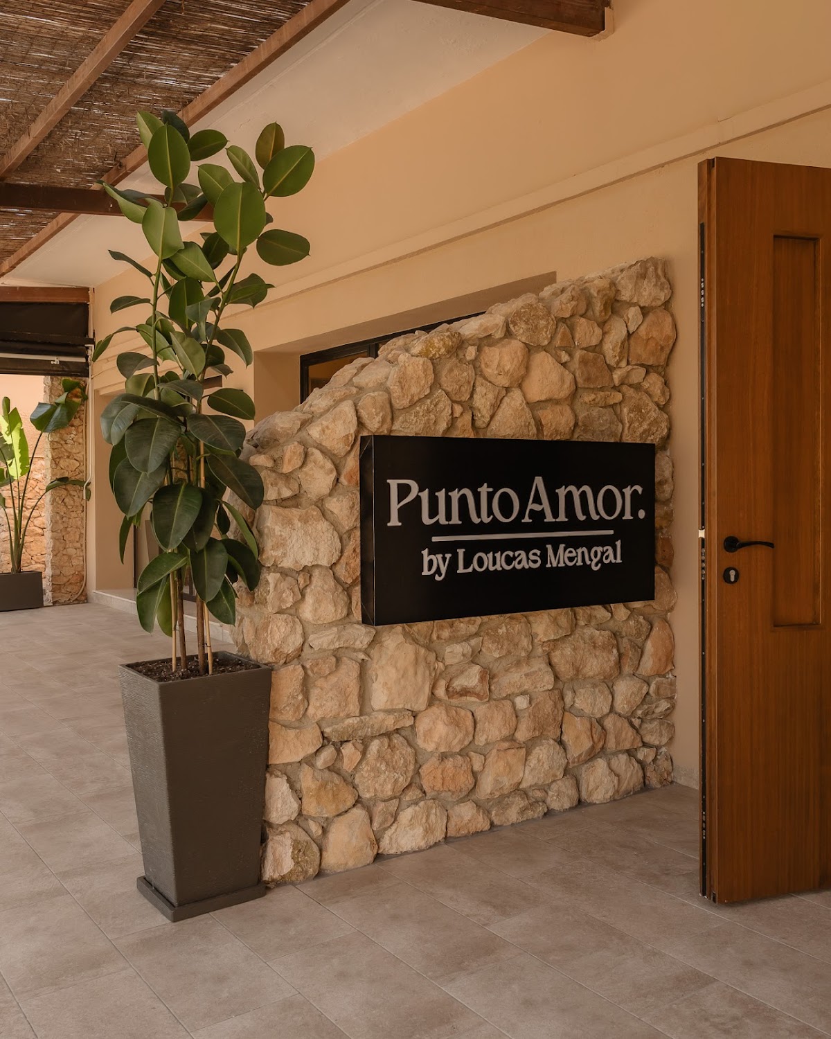 Punto Amor by Loucas Mengal - Foto 1