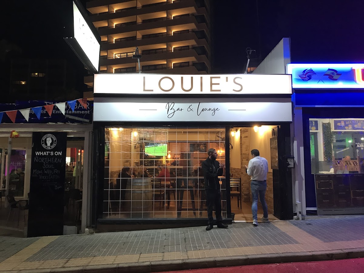 Louie's Bar & Lounge - Foto 1