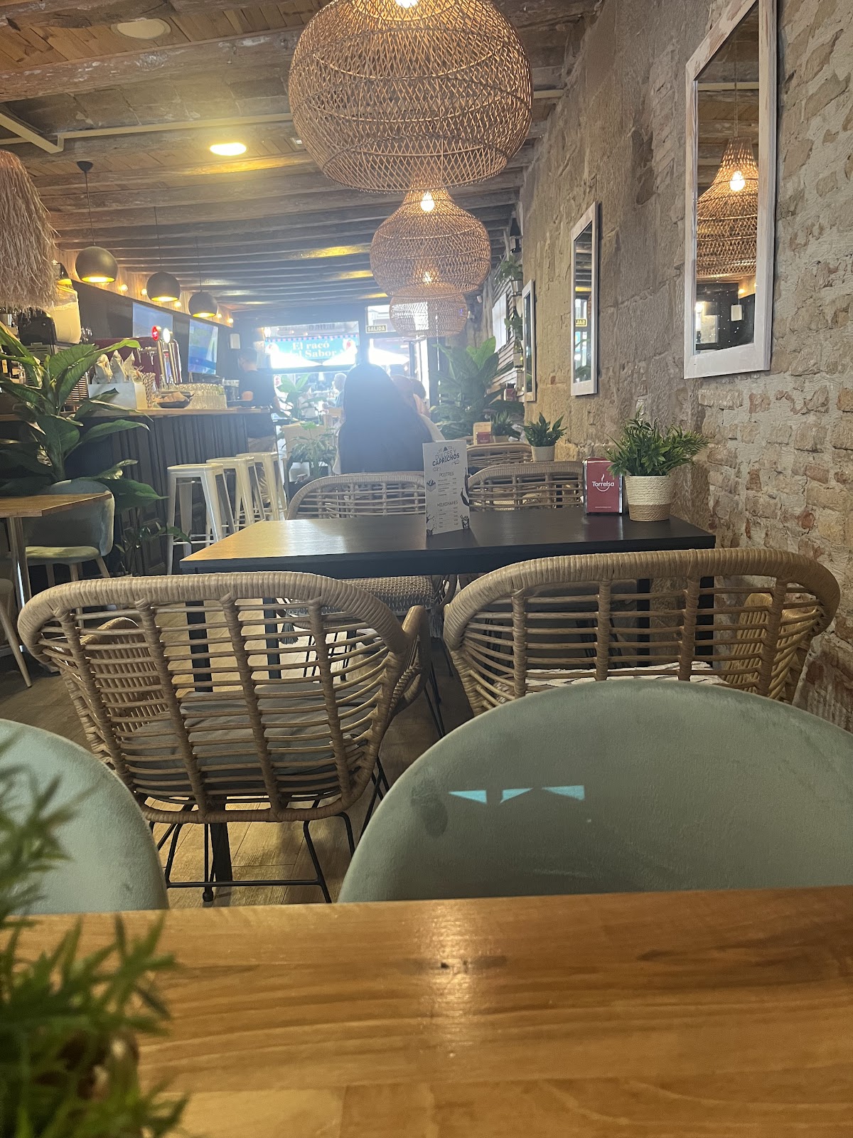 Lola Cafeteria y restaurante argentino