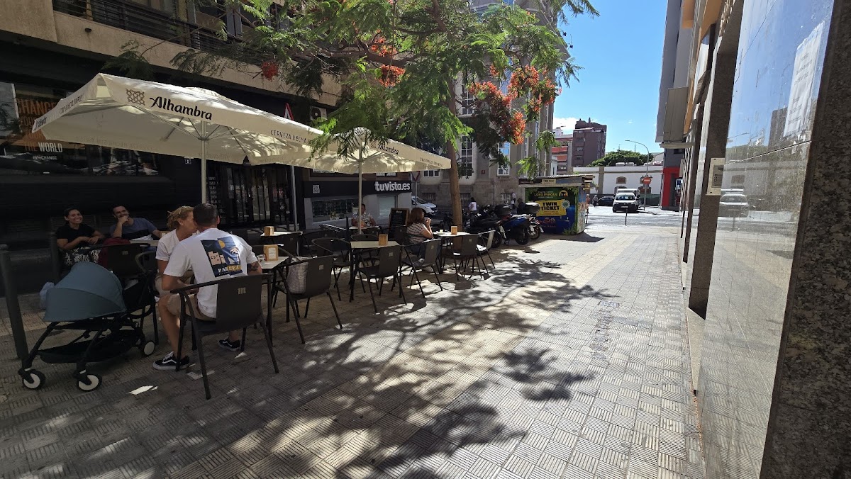 BAR-CAFETERÍA LAPACHO’S