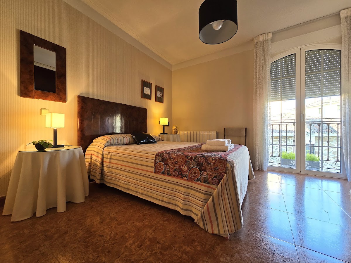 entreacebedas alojamientos con jardín, chimenea y barbacoa. Familias, amigos o grupos de trabajo. A 1 hora de Madrid. - Foto 2