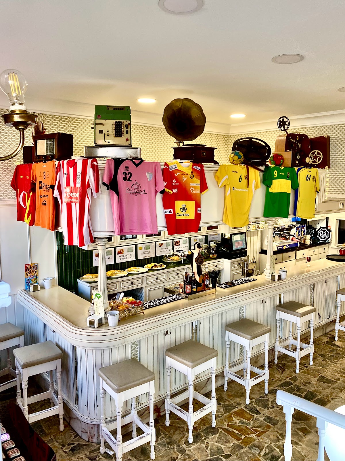 Babel Bar Corrales - Foto 1