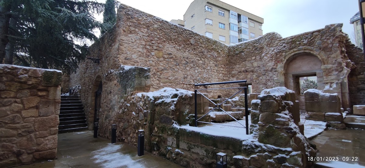 Dauria Suites