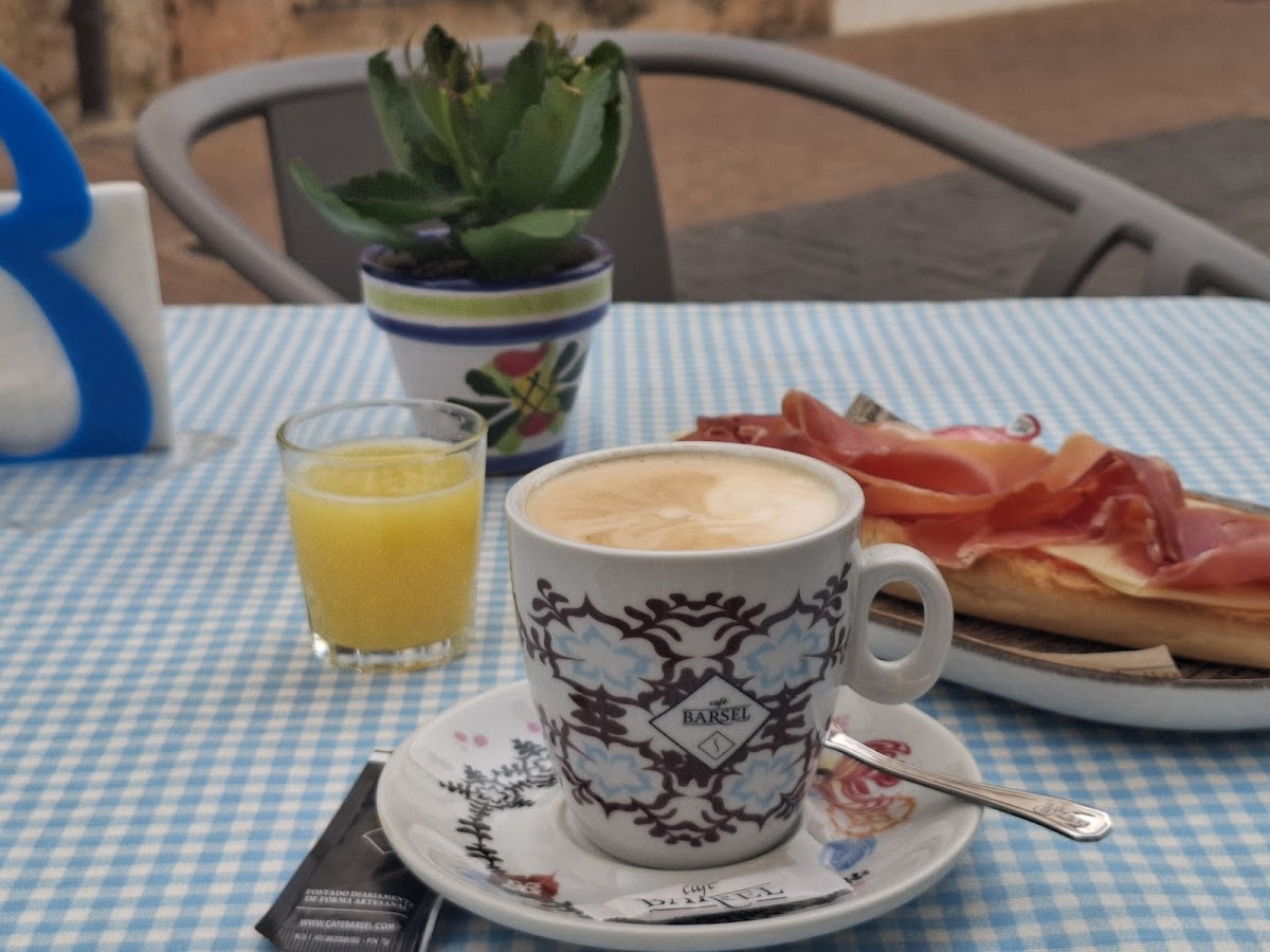 Encuentros Bar Cafetería - Foto 4