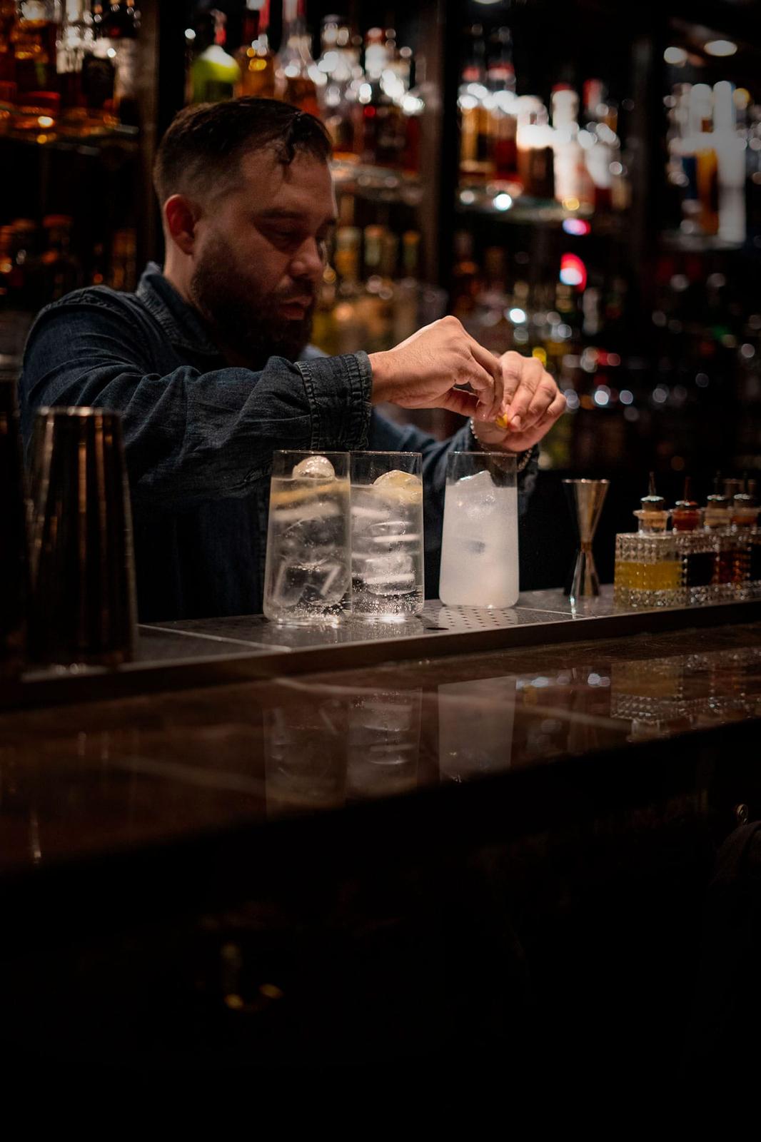 Número Tres bar